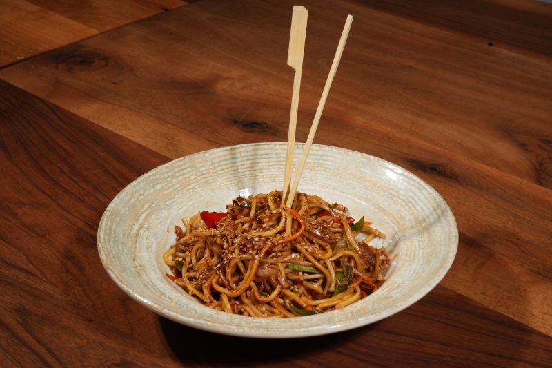 SEBZELİ NOODLE